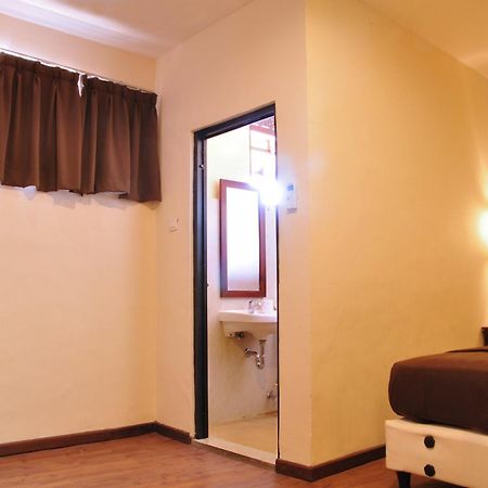 Bemo Corner Guest House Kuta  Bilik gambar