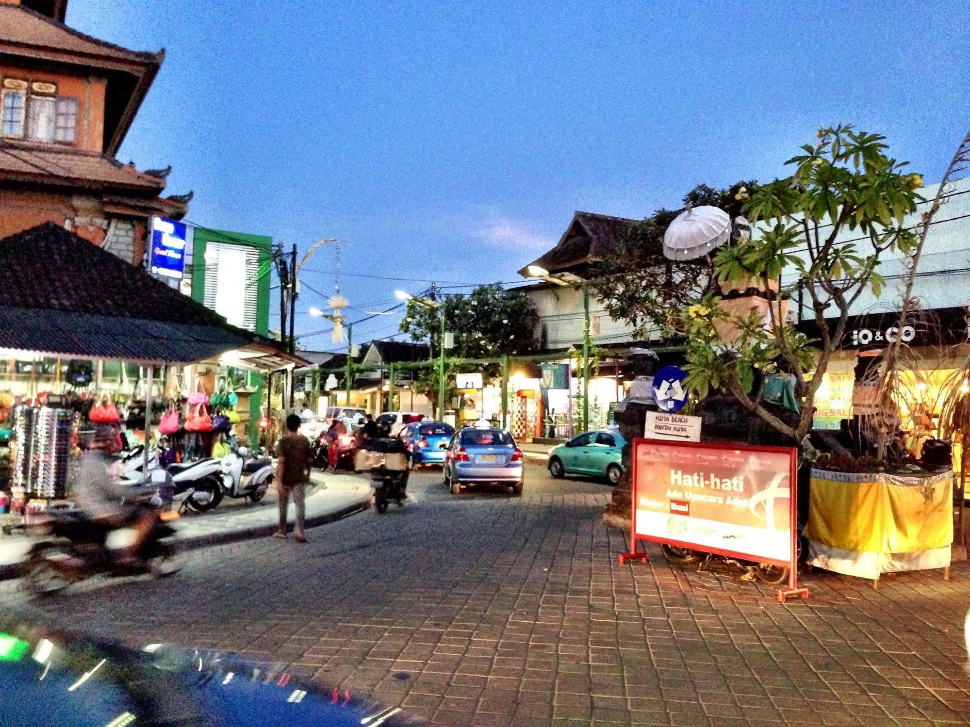Bemo Corner Guest House Kuta  Luaran gambar